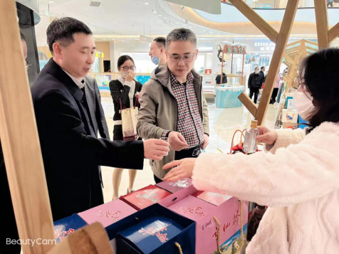 江苏省市场监督局副处长陈福和品尝望仙桥酒